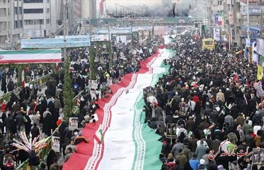 حضور دسته جمعی جوانان انقلابی هیئت ثارالله کرج در راهپیمایی ۲۲ بهمن